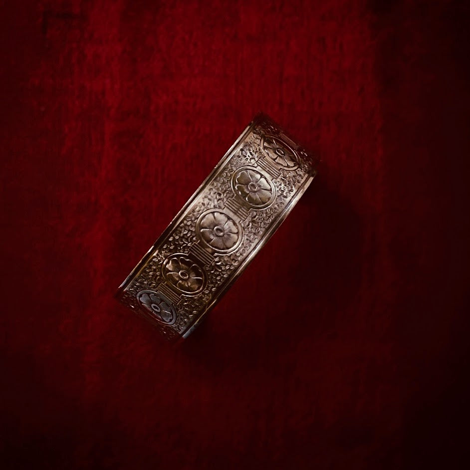 Newport Echo Parlor Cuff