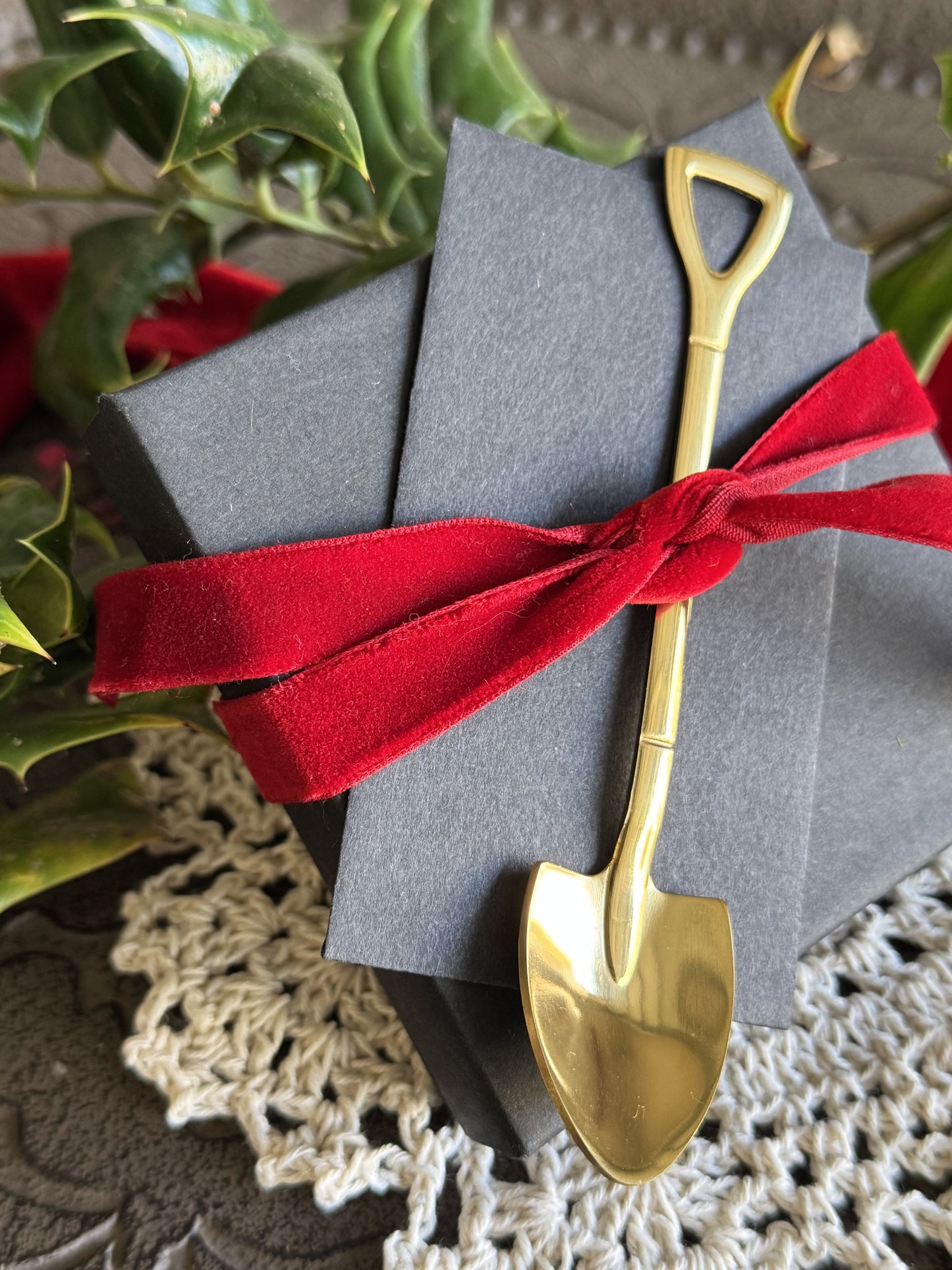 Miner’s Delight Gift Wrap – Signature Mine & Reveal Experience