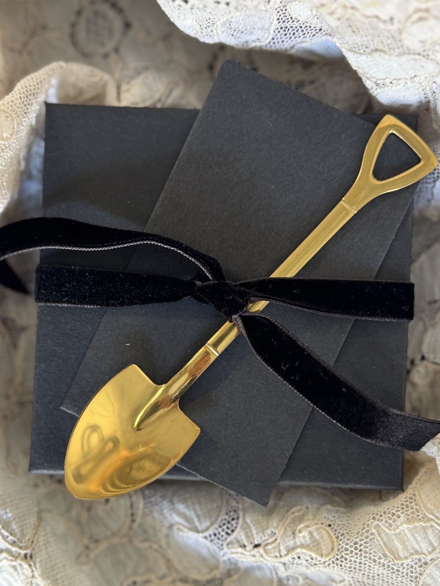 Miner’s Delight Gift Wrap – Signature Mine & Reveal Experience