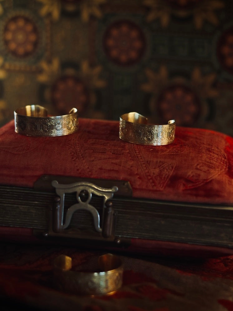 Newport Echo Parlor Cuff