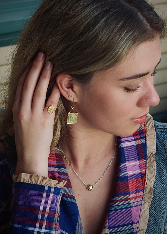 Newport Echo Rosette Necklace | Enduring Grandeur